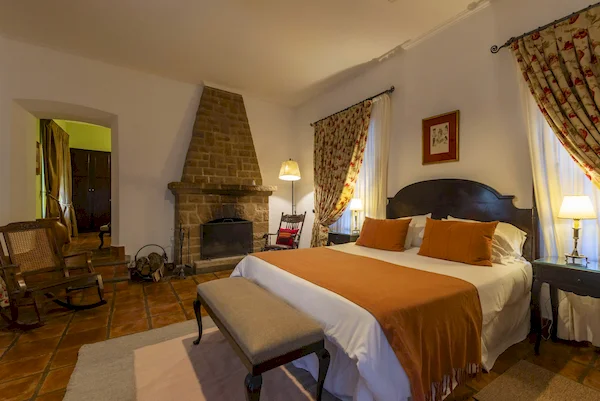 Rooms & Experiences